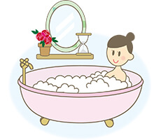 お風呂に入浴する女性
